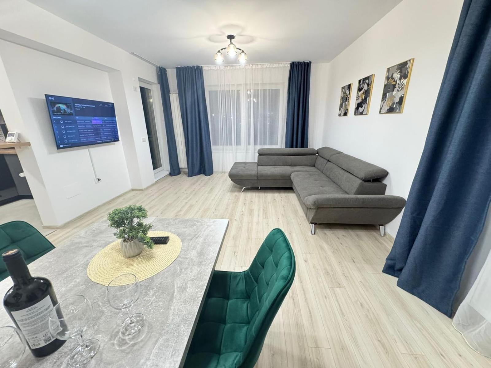 Coresi Mall Area Studios & Apartments By Glam Брашов Экстерьер фото