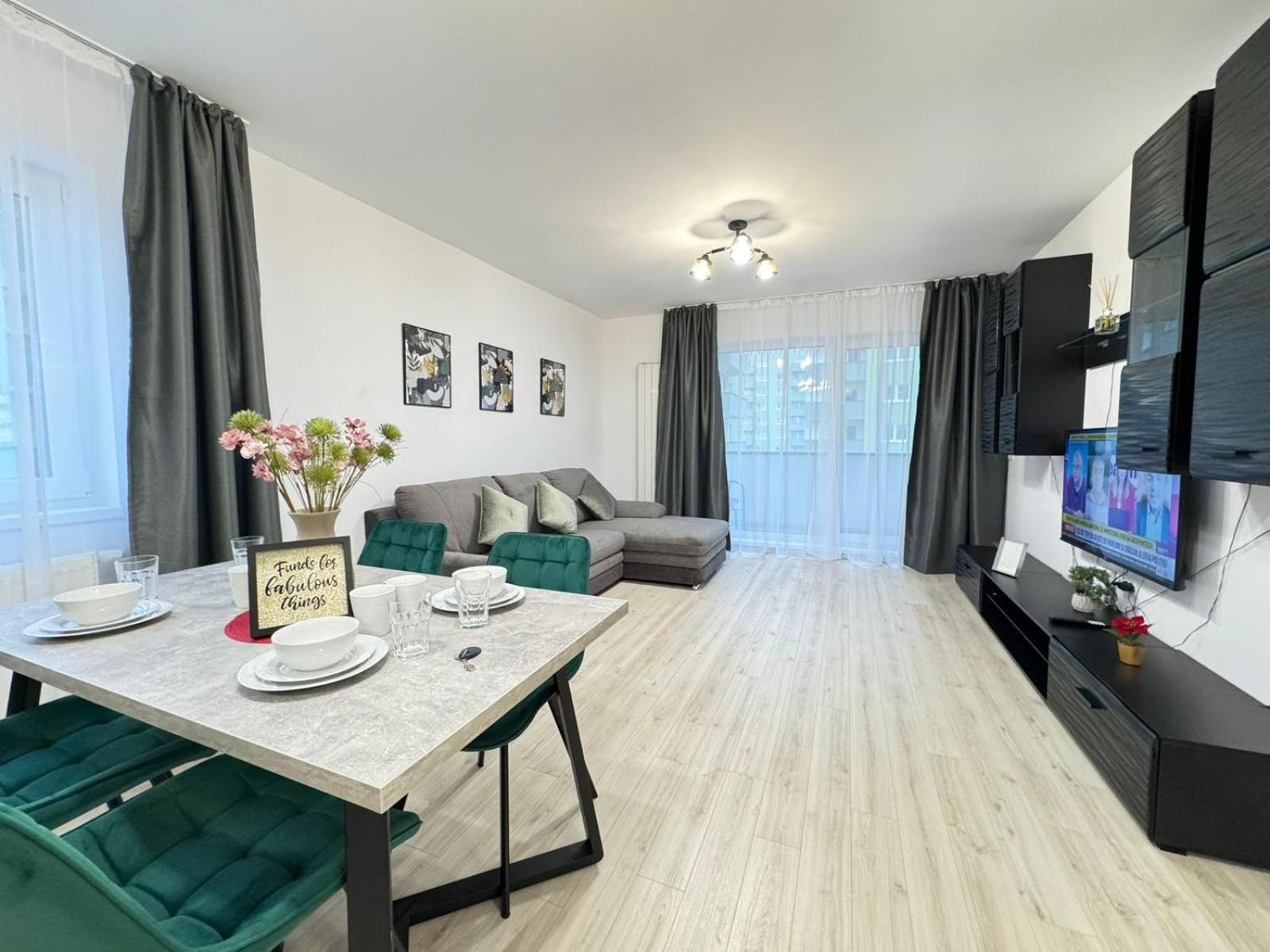 Coresi Mall Area Studios & Apartments By Glam Брашов Экстерьер фото