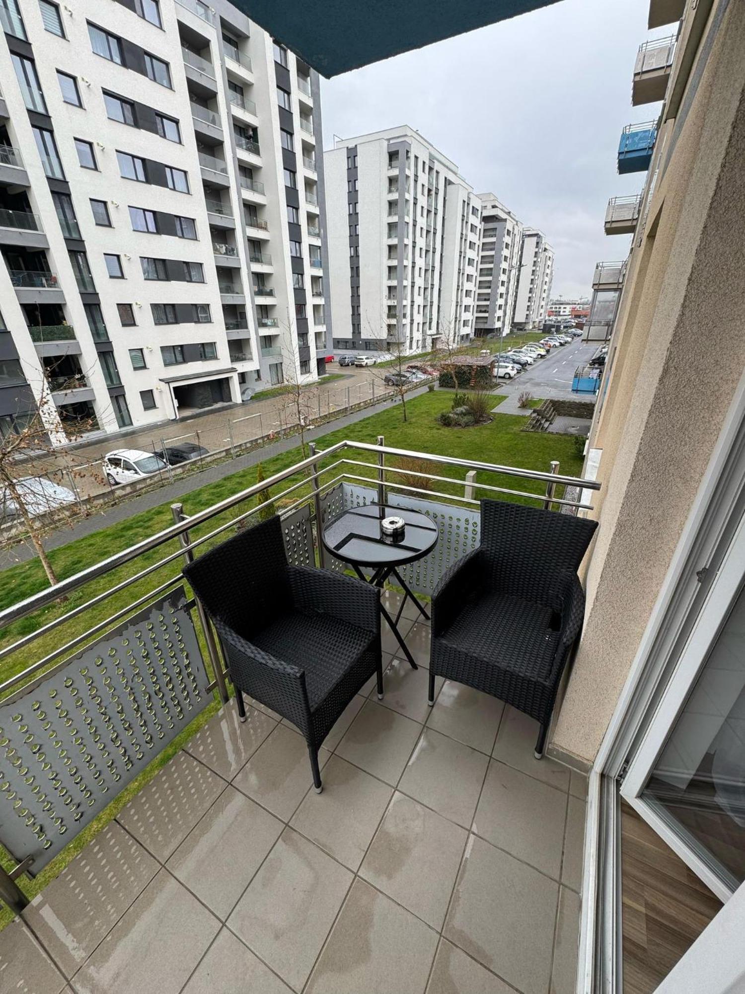 Coresi Mall Area Studios & Apartments By Glam Брашов Экстерьер фото